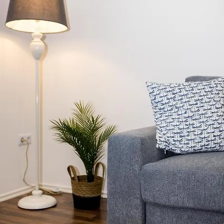 Bright 1bdr In Center Apartman