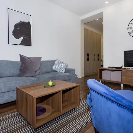 Apartman Bright 1bdr In Center Sarajevo